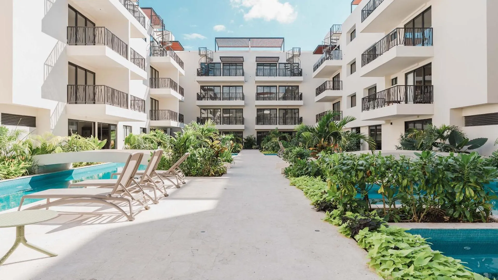 70'S Experience In Tulum With Pool View Apartment